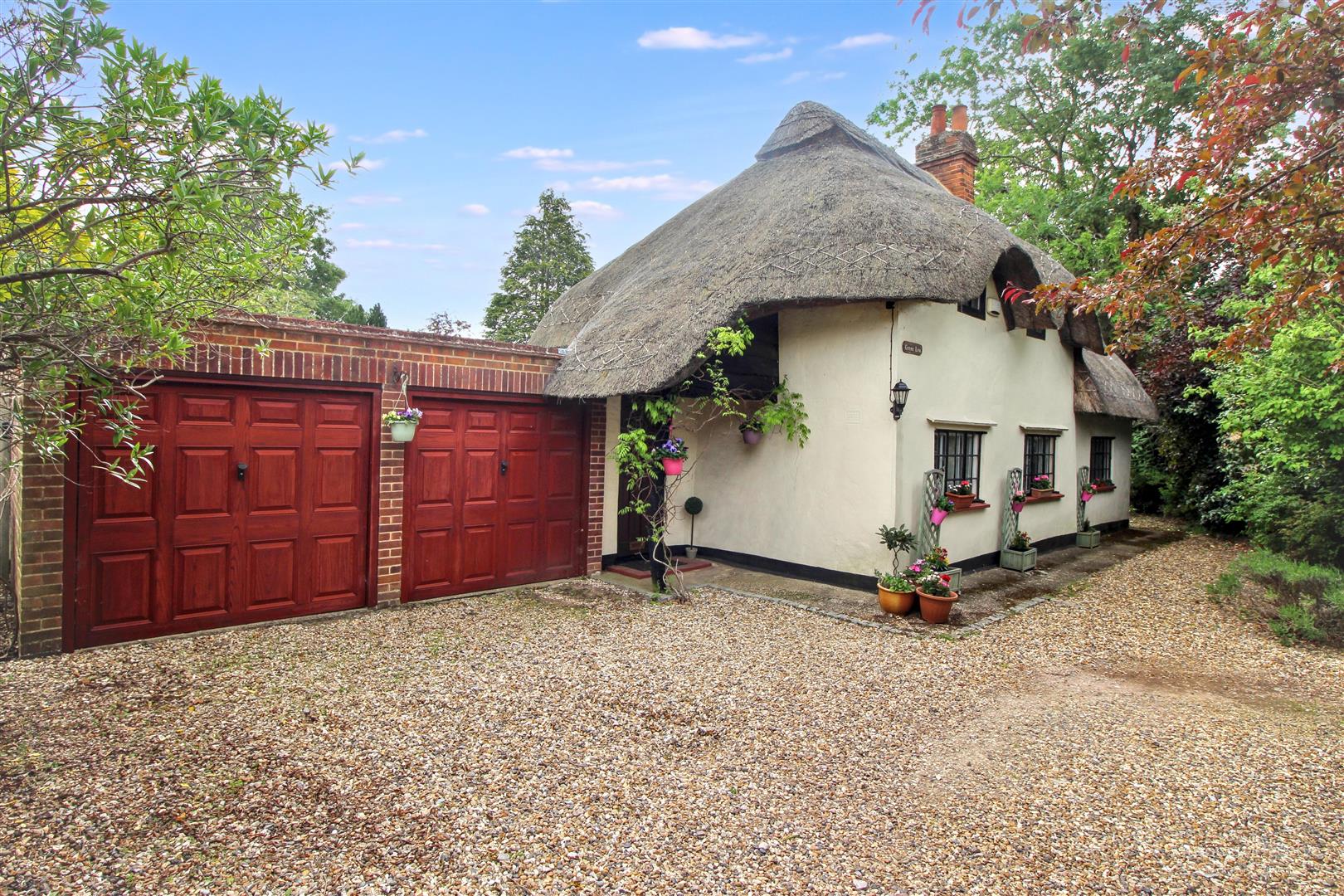 4 bed property in New Lane Hill, Reading
